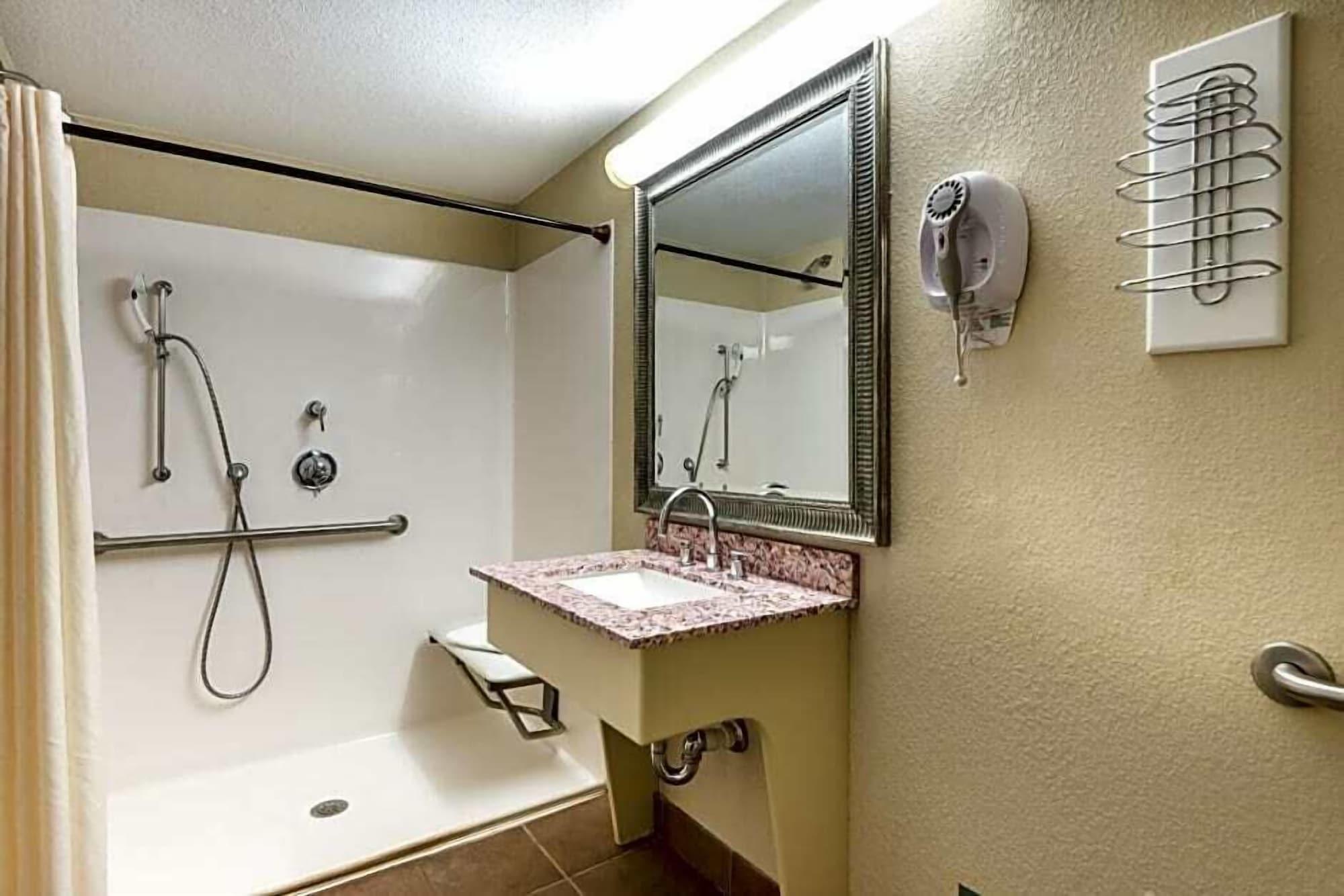Hotel Super 8 By Wyndham Watertown/Cambridge/Boston Area Exterior foto