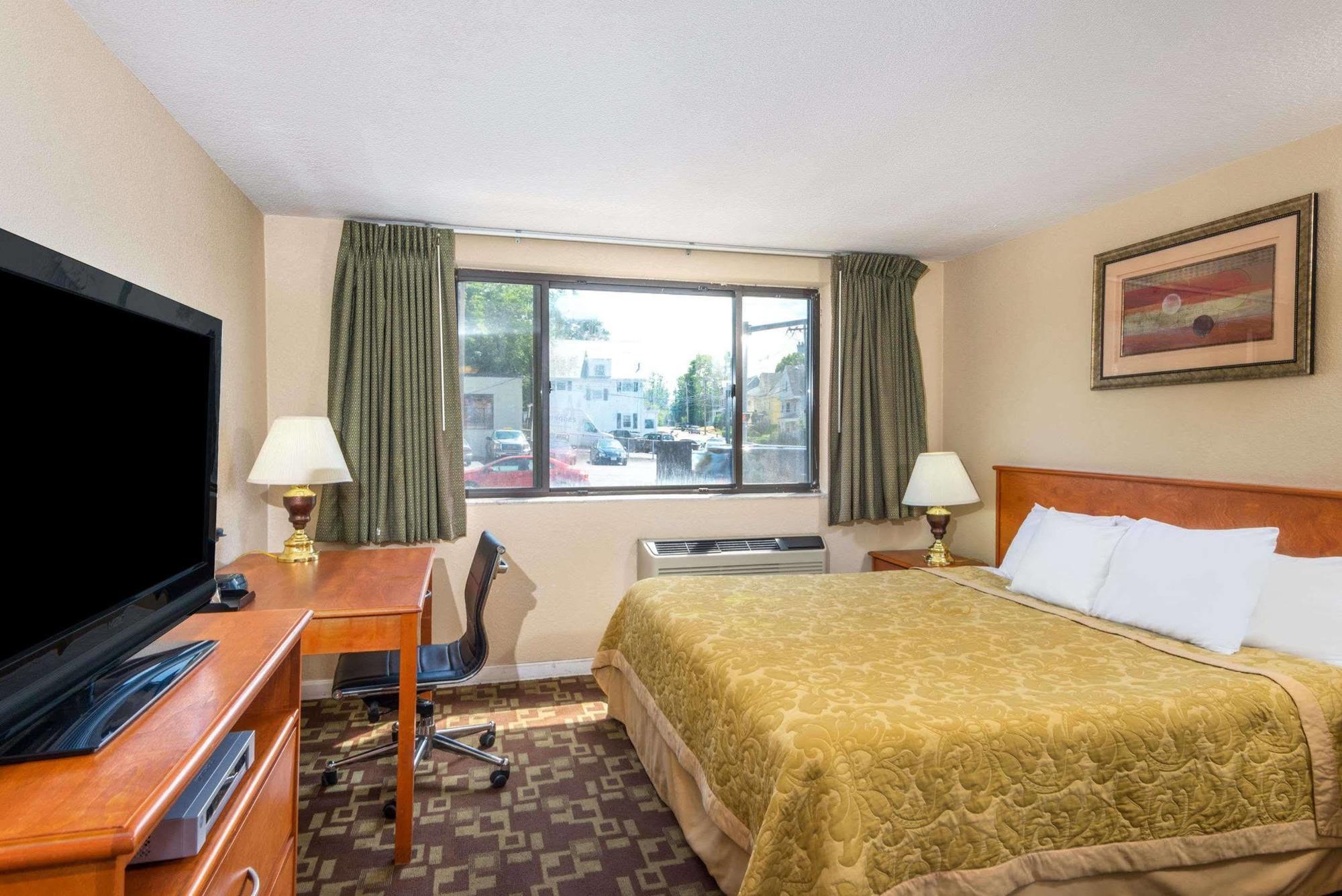 Hotel Super 8 By Wyndham Watertown/Cambridge/Boston Area Exterior foto