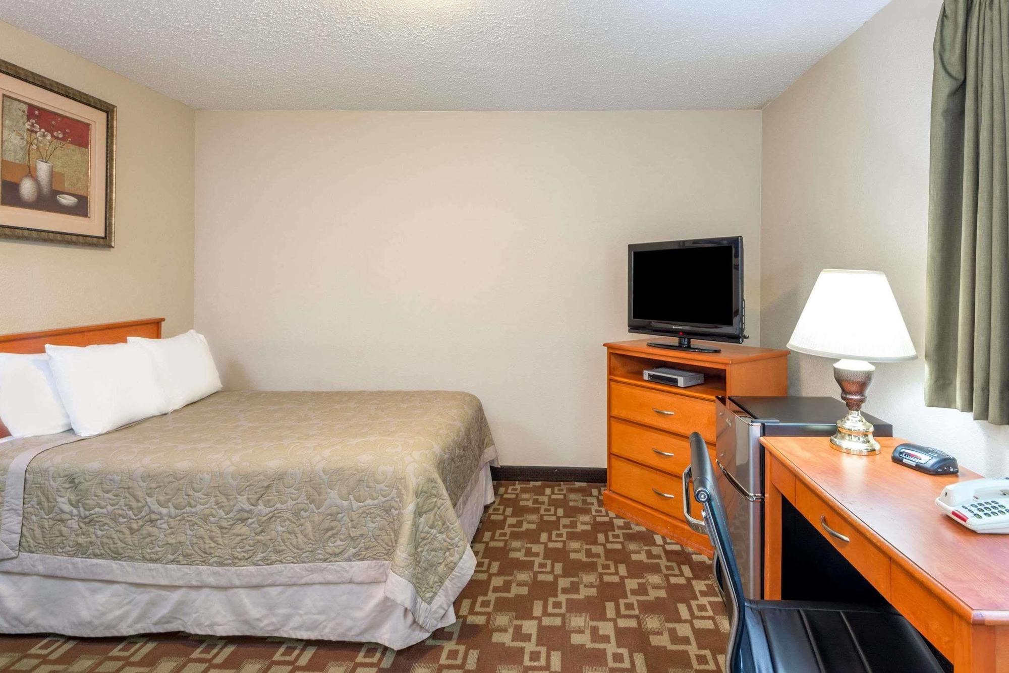 Hotel Super 8 By Wyndham Watertown/Cambridge/Boston Area Exterior foto